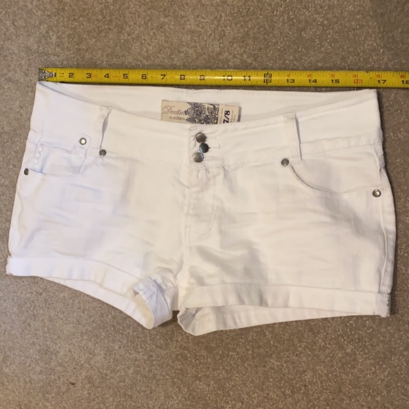White Jean Shorts le Chateau - Picture 4 of 7